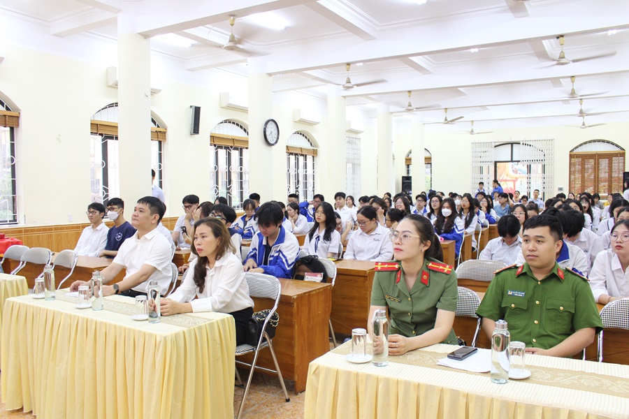 Công an quận Ngô Quyền: Tuyên truyền phòng, chống ma túy tại Trường THPT Thái Phiên